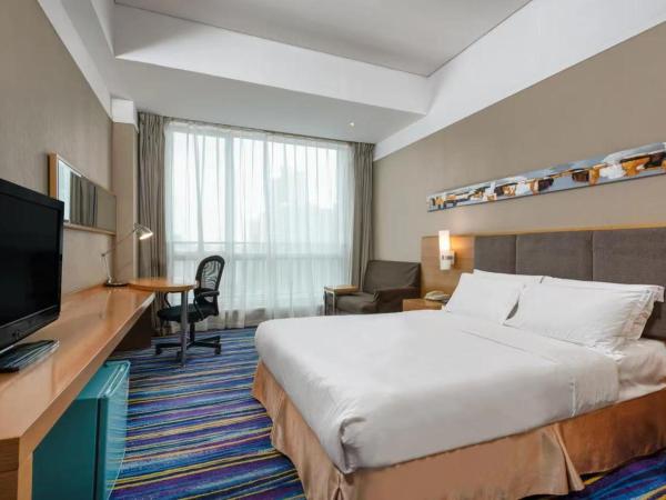 Holiday Inn Express Tianjin Heping, an IHG Hotel : photo 1 de la chambre chambre king standard avec vue sur ville