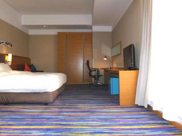 Holiday Inn Express Tianjin Heping, an IHG Hotel : photo 1 de la chambre standard king room with extra floor space
