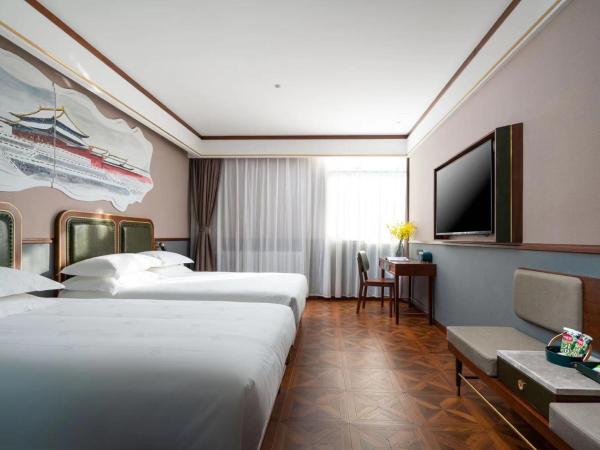 Time Traveller Boutique Hotel - Near Beijing Xidan Financial Street, Central Conservatory of Music, Tian'anmen Square, The Capital Museum, 10 minutes away from Beijing West Railway Station, Free ice cream, coffee and laundry service, Free GYM : photo 1 de la chambre chambre lits jumeaux exécutive