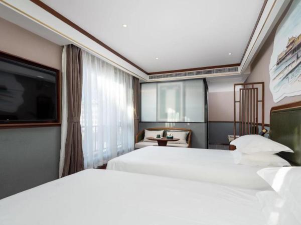 Time Traveller Boutique Hotel - Near Beijing Xidan Financial Street, Central Conservatory of Music, Tian'anmen Square, The Capital Museum, 10 minutes away from Beijing West Railway Station, Free ice cream, coffee and laundry service, Free GYM : photo 3 de la chambre chambre lits jumeaux deluxe