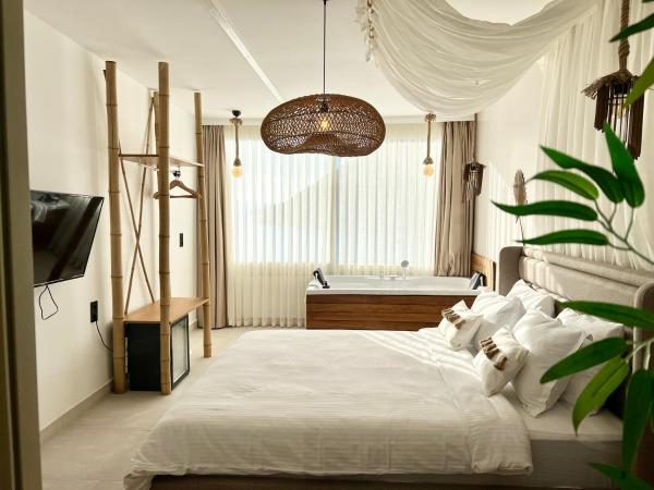 Liman Hotel Gümüslük - Adult Only : photo 9 de la chambre chambre double avec baignoire spa