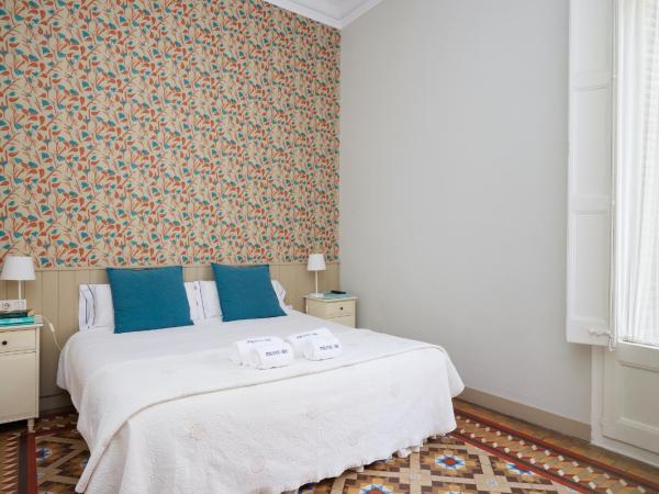 Hostal Poblenou : photo 1 de la chambre chambre double ou lits jumeaux avec balcon