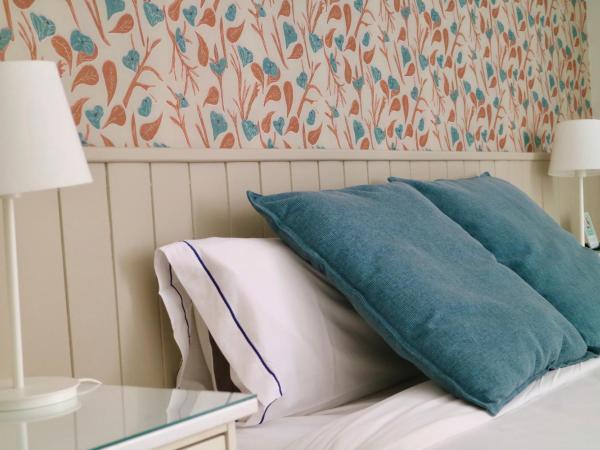 Hostal Poblenou : photo 8 de la chambre chambre double ou lits jumeaux avec balcon
