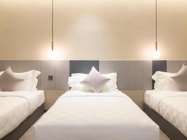 Puzzle Hotel Guangzhou Fenghuang New Village Subway Station : photo 2 de la chambre chambre triple avec salle de bains privative