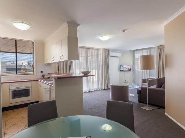 West End Central Apartments : photo 2 de la chambre appartement 2 chambres avec 2 salles de bains