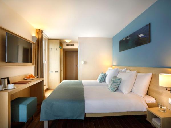Valamar Bellevue Resort : photo 3 de la chambre chambre côté mer pour 2+1 personnes