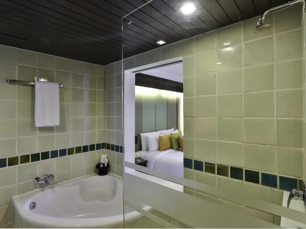 Sunbeam Hotel Pattaya - SHA Extra Plus : photo 5 de la chambre chambre deluxe double ou lits jumeaux