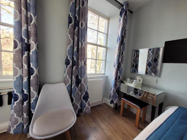George Hotel : photo 4 de la chambre petite chambre double salle de bains privative