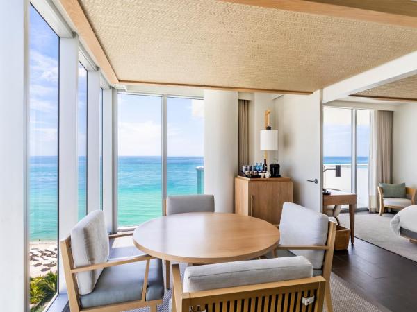 Eden Roc Miami Beach : photo 4 de la chambre suite 1 chambre lit king-size - côté océan