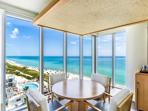 Eden Roc Miami Beach : photo 2 de la chambre suite 1 chambre lit king-size - côté océan