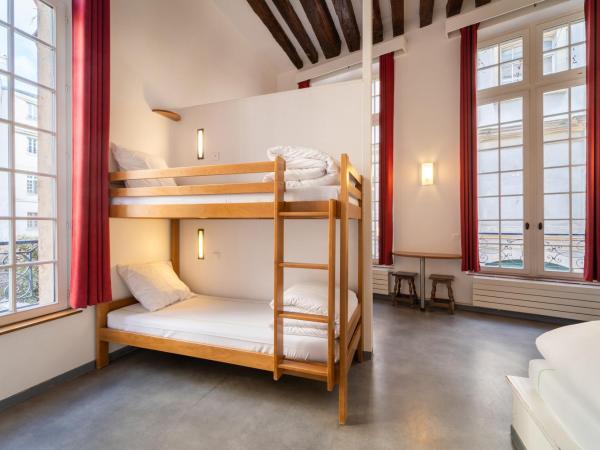 MIJE MARAIS Hostel : photo 1 de la chambre lit simple dans dortoir pour femmes