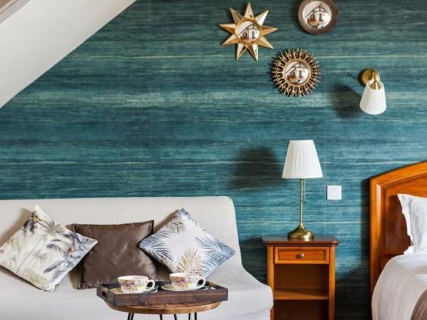 La Metairie-du-Vauhariot - Chambre Ou Lodge - Piscine Chauffée - Vue Mer et Mont Saint Michel - GR34 : photo 10 de la chambre chambre triple supérieure - vue sur mer