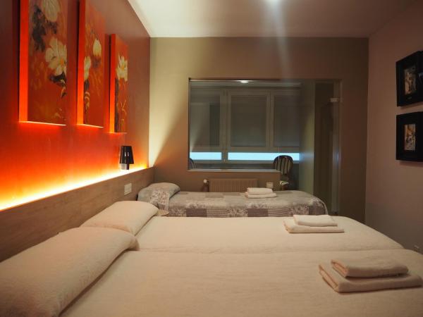 Hostal Acella : photo 4 de la chambre chambre triple