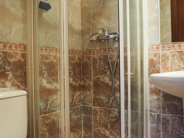 Hostal Acella : photo 8 de la chambre chambre quadruple