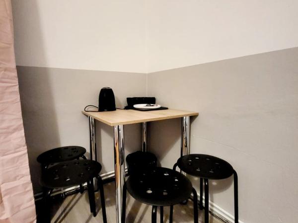 Tanie spanie Wilda - Zameldowanie bezobsługowe - : photo 3 de la chambre chambre quadruple avec salle de bains commune