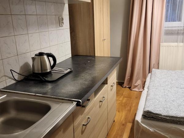 Tanie spanie Wilda - Zameldowanie bezobsługowe - : photo 2 de la chambre petite chambre double ou lits jumeaux