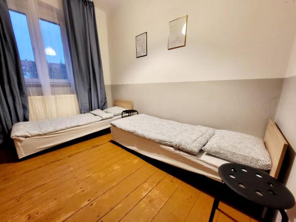 Tanie spanie Wilda - Zameldowanie bezobsługowe - : photo 4 de la chambre chambre double ou lits jumeaux