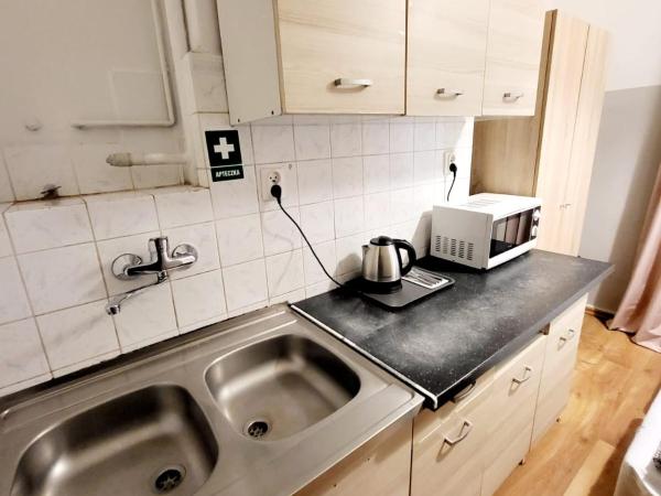 Tanie spanie Wilda - Zameldowanie bezobsługowe - : photo 5 de la chambre petite chambre double ou lits jumeaux