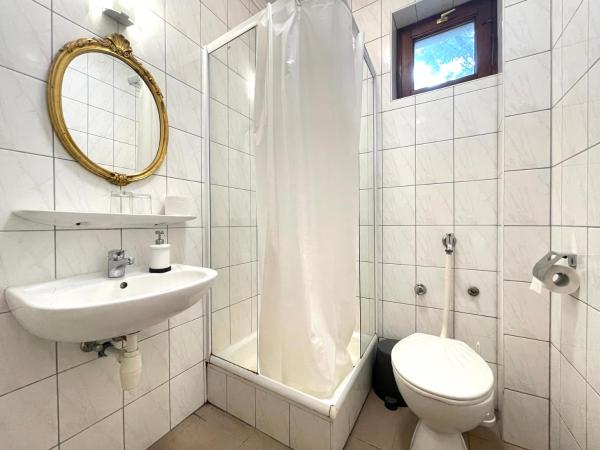 Luxi Romantik Apartments : photo 2 de la chambre appartement avec douche