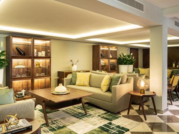 Le Méridien Dubai Hotel & Conference Centre : photo 8 de la chambre hébergement lits jumeaux le royal club avec accès au salon exécutif, goûter et happy hours - navette gratuite vers dubai mall/burj khalifa et aéroport international de dubaï (dxb)