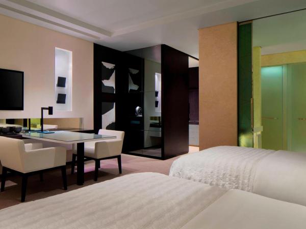 Le Méridien Dubai Hotel & Conference Centre : photo 3 de la chambre hébergement lits jumeaux le royal club avec accès au salon exécutif, goûter et happy hours - navette gratuite vers dubai mall/burj khalifa et aéroport international de dubaï (dxb)