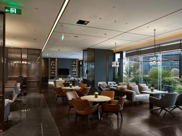 InterContinental Hangzhou Liangzhu, an IHG Hotel : photo 1 de la chambre chambre lit king-size classique avec accès au club