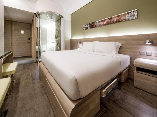 Lodgewood by Nina Hospitality Mong Kok : photo 2 de la chambre chambre lit king-size ou lits jumeaux w.