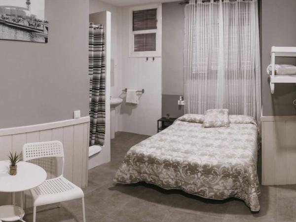 Pensión 45 : photo 1 de la chambre chambre double avec salle de bains privative