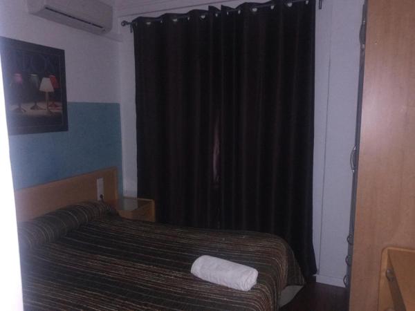 Pensión Iglesias : photo 1 de la chambre chambre double avec salle de bains privative