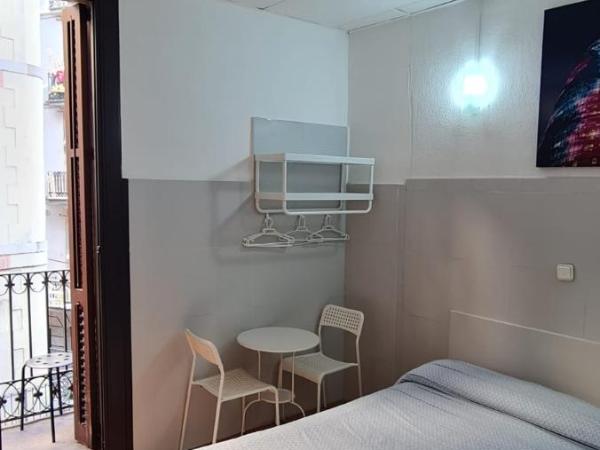 Pensión 45 : photo 3 de la chambre chambre double avec balcon