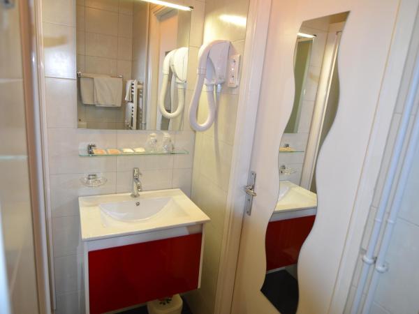 Brit Hotel Cahors - Le Valentré : photo 6 de la chambre chambre lits jumeaux