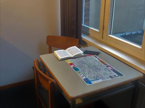 Die Fabrik - Hostel : photo 3 de la chambre chambre triple avec salle de bains commune