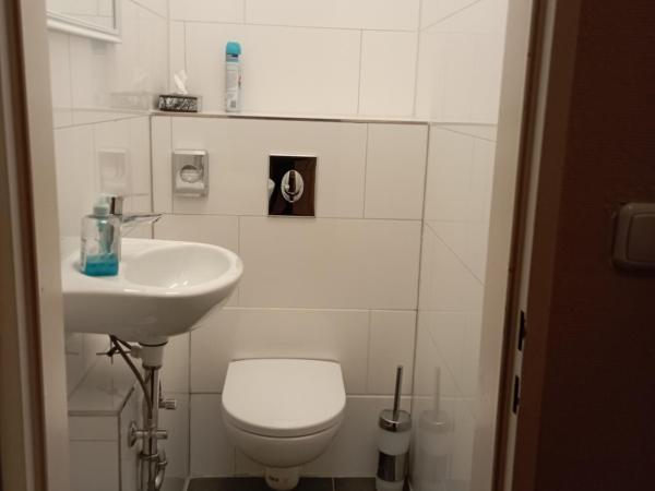 City Pension Berlin : photo 2 de la chambre chambre double avec douche privée & toilettes communes