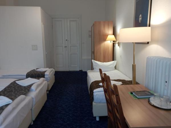 City Pension Berlin : photo 5 de la chambre chambre quadruple