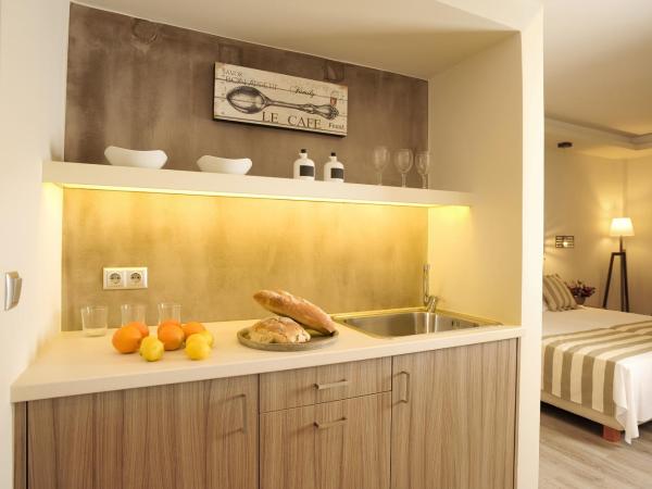 Pepi Boutique Hotel (Adults Only) : photo 6 de la chambre chambre triple supérieure