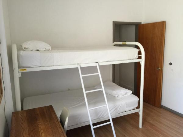 Avenues Hostel : photo 1 de la chambre lit dans dortoir pour hommes de 4 lits