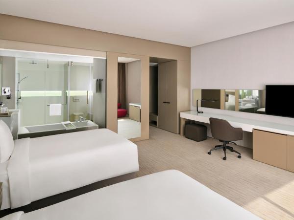 InterContinental Dubai Marina, an IHG Hotel : photo 4 de la chambre chambre lits jumeaux premium avec balcon et vue sur le port de plaisance