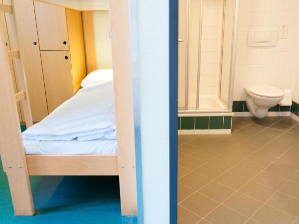 Jugendgstehaus Brigittenau &Brigittenau Youth Palace : photo 1 de la chambre chambre lits jumeaux avec salle de bains privative