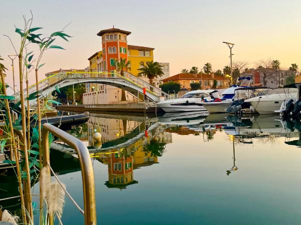 Escale Royale Frejus : photo 1 de la chambre cabine familiale dans un bateau