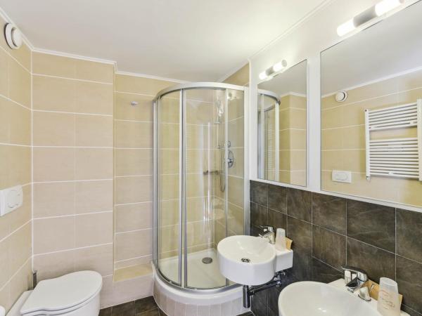 HOTEL TURAN : photo 9 de la chambre chambre quadruple supérieure