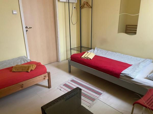 Pokoje Gościnne FRESCO : photo 3 de la chambre chambre lits jumeaux avec salle de bains commune