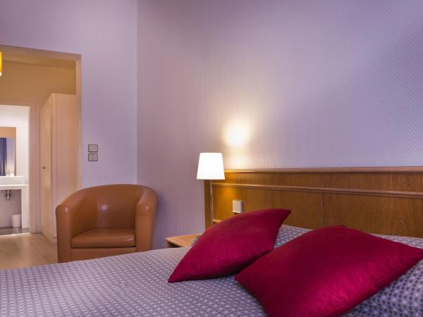 Hôtel Le Compostelle : photo 5 de la chambre chambre double avec baignoire