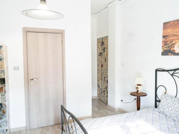 BEDandFLY : photo 5 de la chambre chambre lit queen-size avec balcon