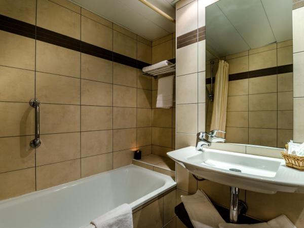 Hôtel Miramont : photo 3 de la chambre chambre double - vue sur jardin