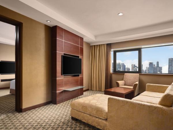 Holiday Inn Singapore Atrium, an IHG Hotel : photo 5 de la chambre suite 1 chambre lit king-size - accès au salon - Étage supérieur