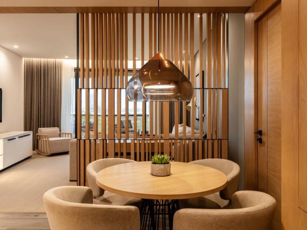 Le Royal Meridien Beach Resort & Spa Dubai : photo 4 de la chambre suite royale club avec 1 lit king-size - accès au salon exécutif, goûter, happy hour et navette depuis l'aéroport de dubaï