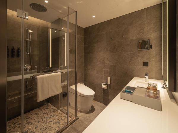 AC Hotel by Marriott Suzhou China : photo 3 de la chambre chambre lit king-size - vue sur jardin