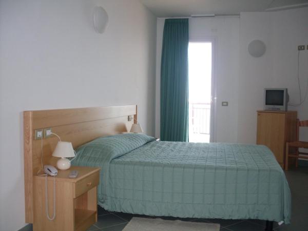 Hotel Soleado : photo 5 de la chambre chambre triple avec balcon