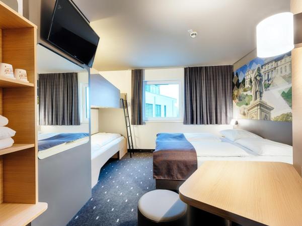 B&B Hotel Bonn-West : photo 1 de la chambre chambre familiale