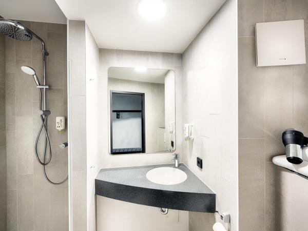 B&B Hotel Bonn-West : photo 3 de la chambre chambre double
